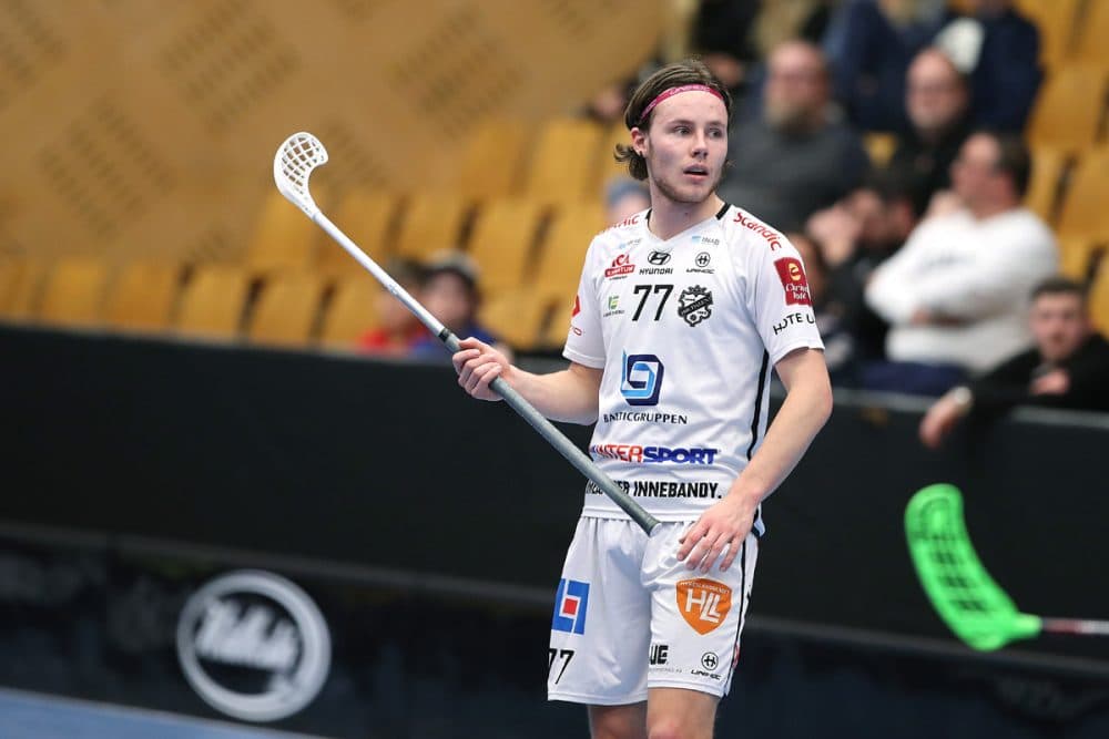 Forwarden skriver nytt kontrakt med Dalen